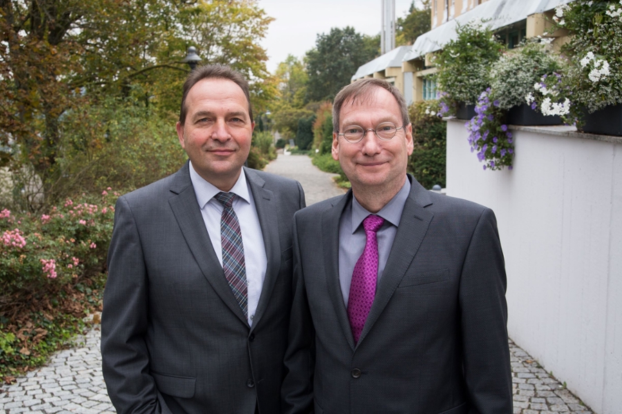 Kaufmännischer Direktor Heiner Stumpf und Ärztlicher Direktor Joachim Patzelt Kaufmännischer Direktor Heiner Stumpf und Ärztlicher Direktor Joachim Patzelt